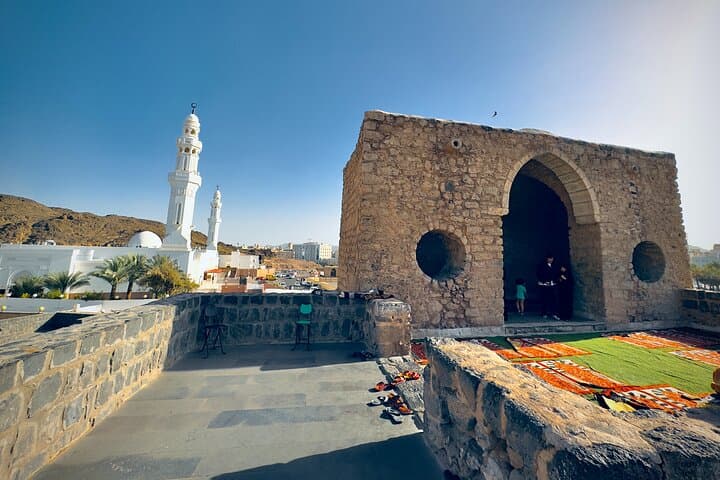 Medina Unveiled: Private Guided Tour of Holy Sites and Historic Streets photo 2