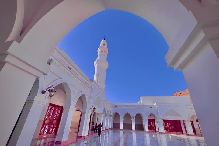 Medina Unveiled: Private Guided Tour of Holy Sites and Historic Streets photo 4