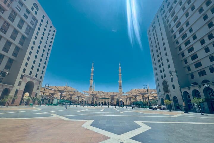 Medina Unveiled: Private Guided Tour of Holy Sites and Historic Streets
