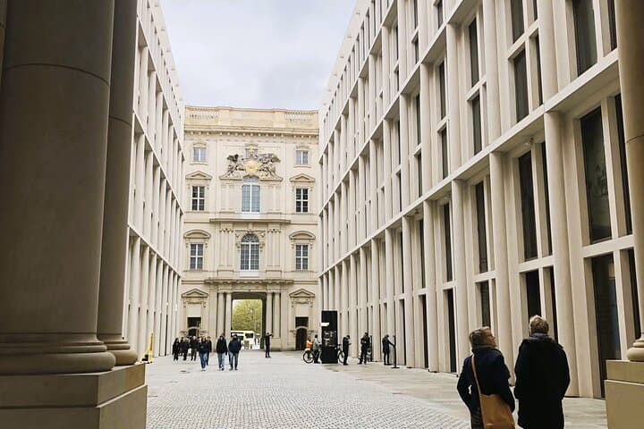 Interactive Museum Island Date: Quiz Walk on Berlin's Museumsinsel