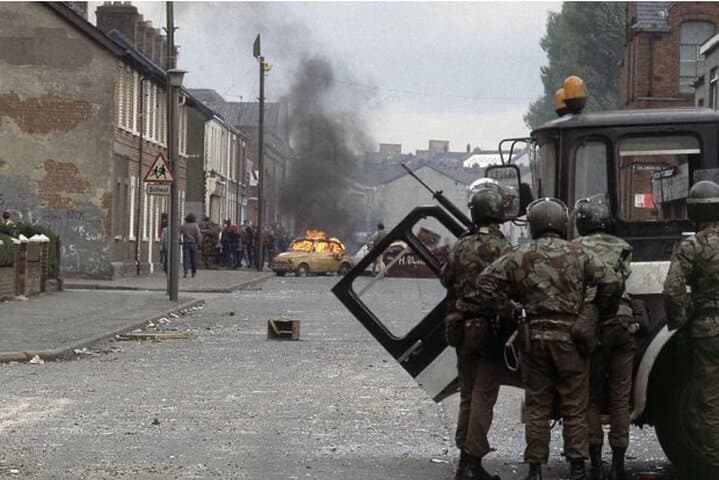 Belfast Black Taxi Tour: 2-Hour Murals & Troubles History photo 6