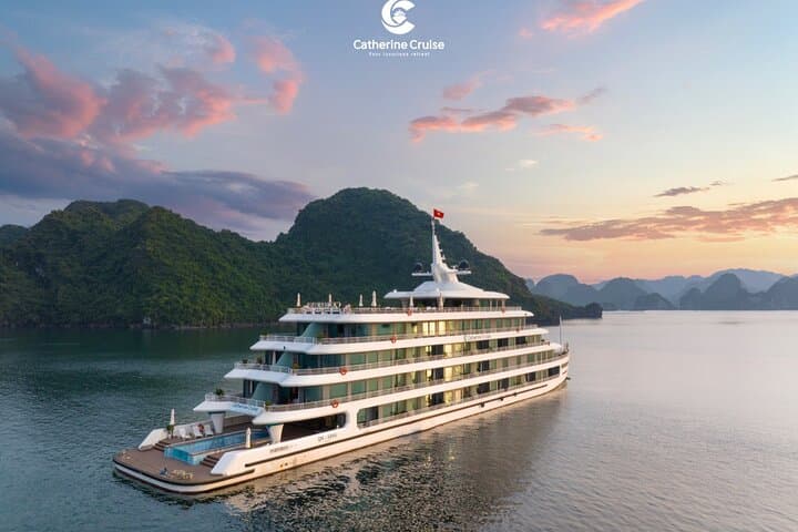 Catherine Cruise: 2-Day/1-Night Halong Bay and Bai Tu Long Overnight