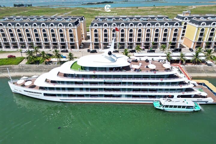Catherine Cruise: 2-Day/1-Night Halong Bay and Bai Tu Long Overnight photo 3