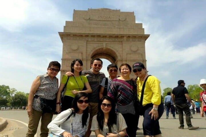 Early Morning Delhi Tour: India Gate, Gurudwara Bangla Sahib & Chandni Chowk
