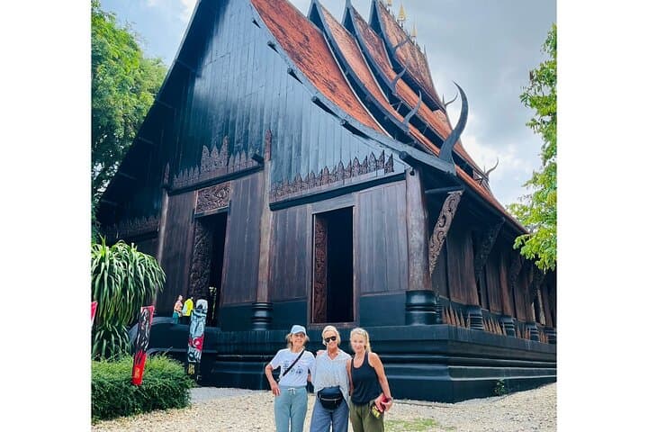 Private Chiang Rai Temples Tour: White Temple, Blue Temple & Black House Day Trip photo 3