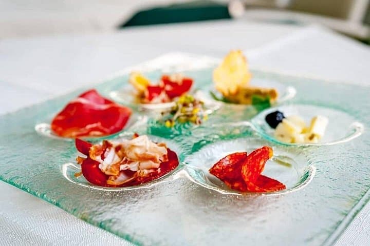 Dubrovnik Food & Wine Tapas Tour in the Old Town photo 2