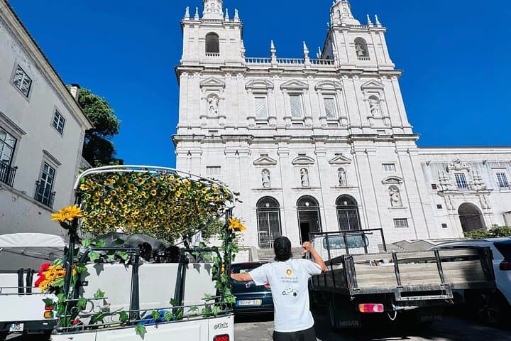 Hidden Alfama: Private Guided Old City Walking Tour in Lisbon