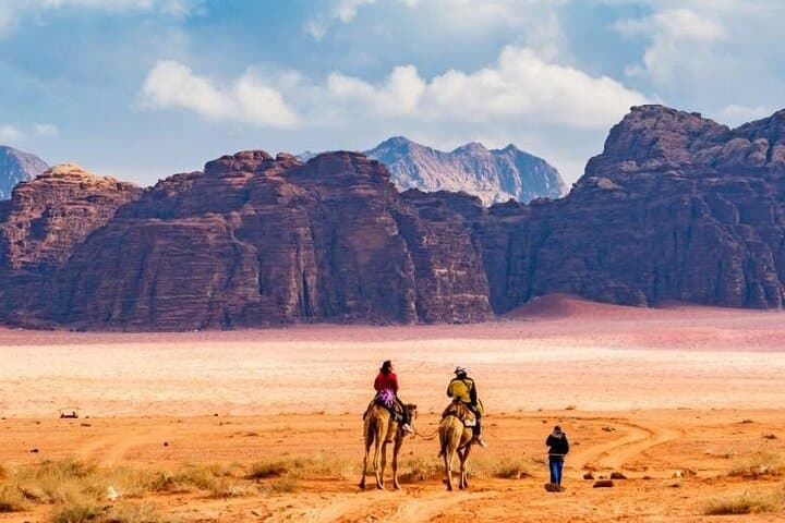 Jordan Stopover: Petra, Wadi Rum & Madaba in 2 Days