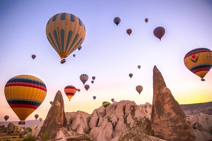 Cappadocia Red and Green Tour: 2-Day Flight Package from Istanbul to Göreme