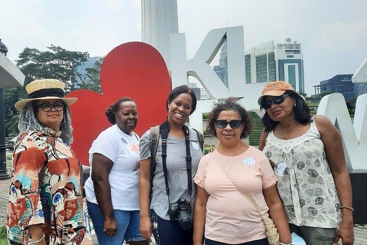 Full-Day Kuala Lumpur Two Towers Tour: Petronas, Batu Caves & Cultural Stops photo 2