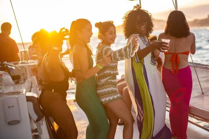 Los Cabos Sunset Party Cruise: Open-Bar Sunset & Arch Views in Cabo San Lucas