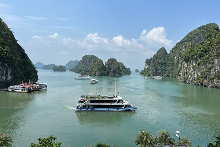 Halong Bay Luxury Day Cruise: La Casta's Sung Sot, Luon Kayaking & Ti Top Beach photo 1