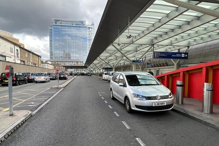 Central London to Warner Bros. Studios Private Transfer — One-Way Private Ride photo 4