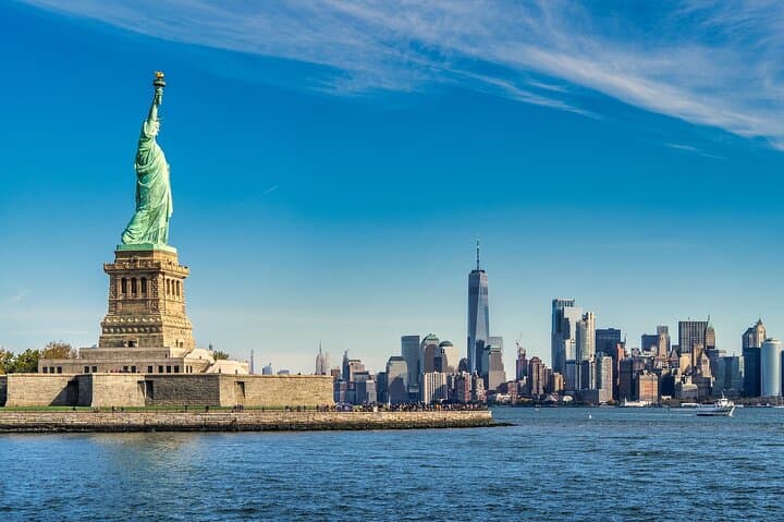 Statue of Liberty Express Cruise from Pier 36 — 45-Minute NYC Sightseeing photo 4