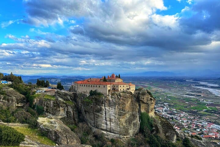 Midday Meteora Monasteries Tour from Kalabaka Train Station