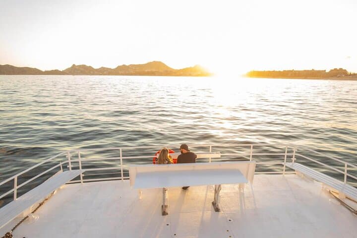 Cabo Sunset Taco & Margarita Cruise: Sail to El Arco with Dinner and Drinks
