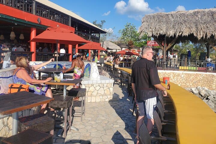 7 Mile Beach and Rick's Cafe: A Negril Adventure