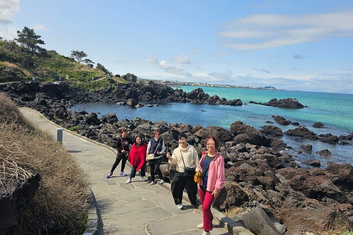 Handam Coastal Road Private Transfer: West Jeju Cafe Drive & Beach Walk photo 4