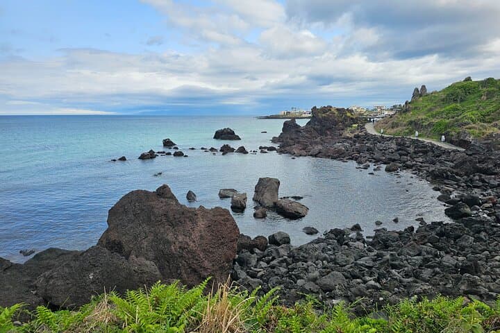 Handam Coastal Road Private Transfer: West Jeju Cafe Drive & Beach Walk