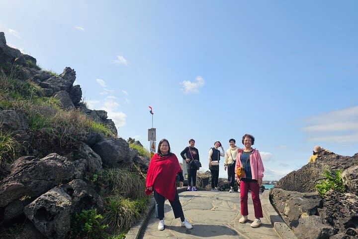 Handam Coastal Road Private Transfer: West Jeju Cafe Drive & Beach Walk photo 5