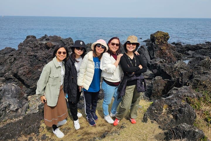 Handam Coastal Road Private Transfer: West Jeju Cafe Drive & Beach Walk photo 6