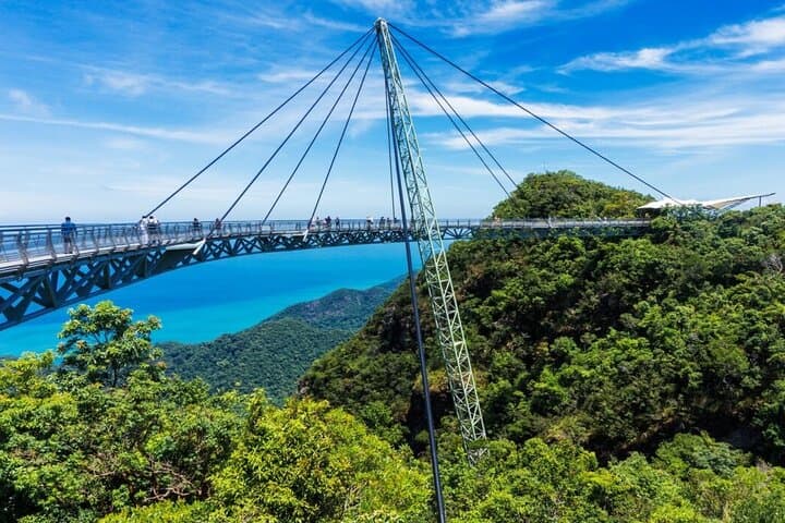 Langkawi SkyCab & SkyBridge Panoramic Tour: Oriental Village, SkyGlide & Eagle Square