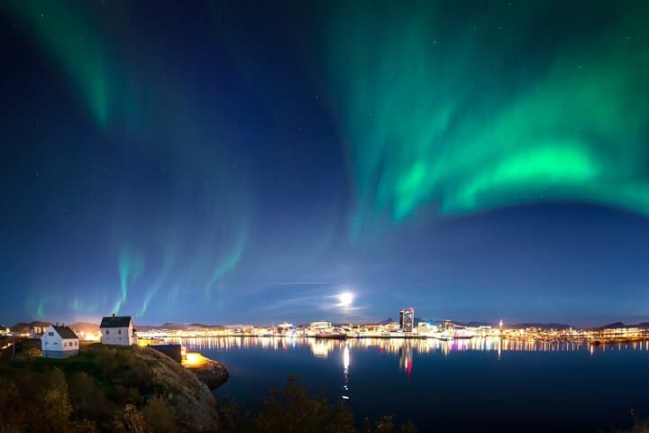 Chasing the Northern Lights from Bodø: Small-Group Aurora Safari (6–8 hrs)