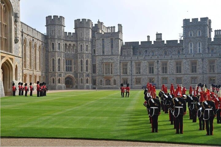 Windsor Castle Half-Day Tour from London by Luxury Coach photo 2