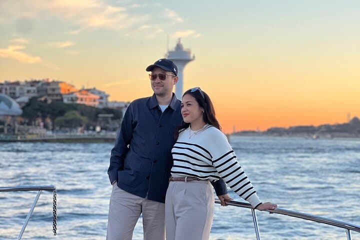 Bosphorus Sunset Yacht Cruise: Luxury Evening Cruise in Istanbul photo 6