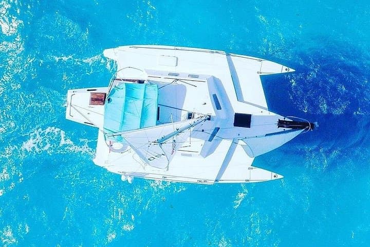 Catamaran to Isla Mujeres: Snorkel, Beach Club & Open Bar from Cancún photo 4