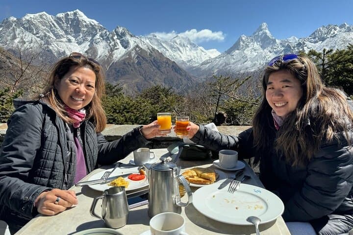 Helicopter to Everest Base Camp: Landing at Hotel Everest View