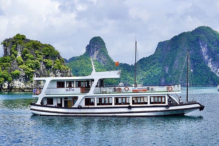 Halong Bay Full-Day: Sung Sot Cave, Kayaking & Ti Top Island (From Hanoi) photo 4