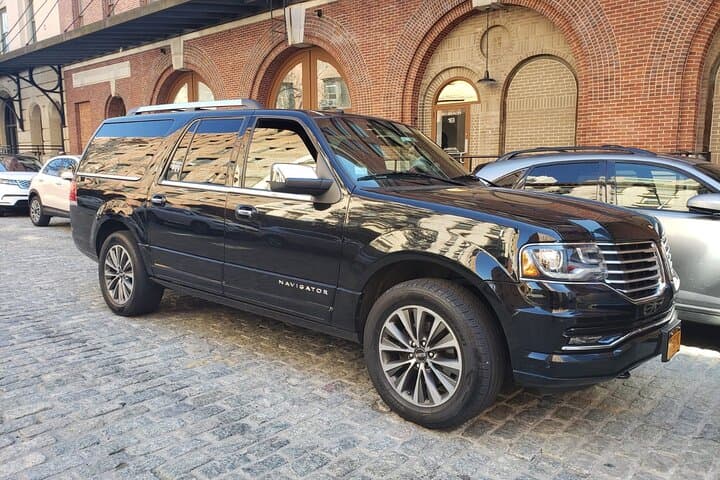 Newark (EWR) Airport Transfer to New York City — Private Limo Service photo 3