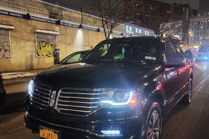 Newark (EWR) Airport Transfer to New York City — Private Limo Service photo 5