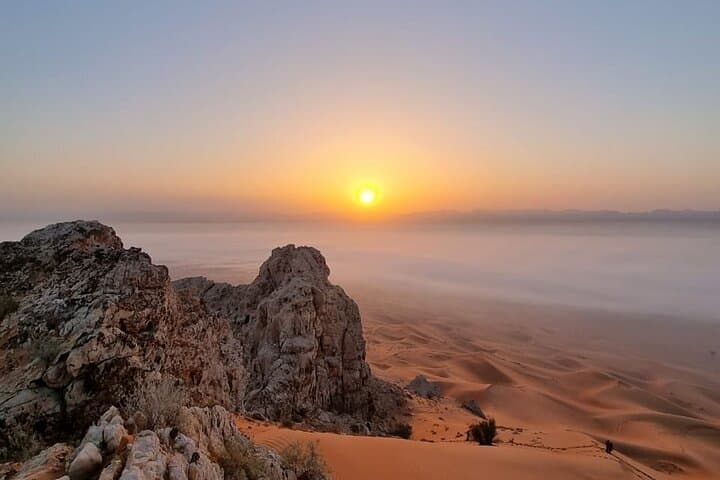 Sharjah Fossil Rock Hike: Guided Desert Summit & Barefoot Sand Descent