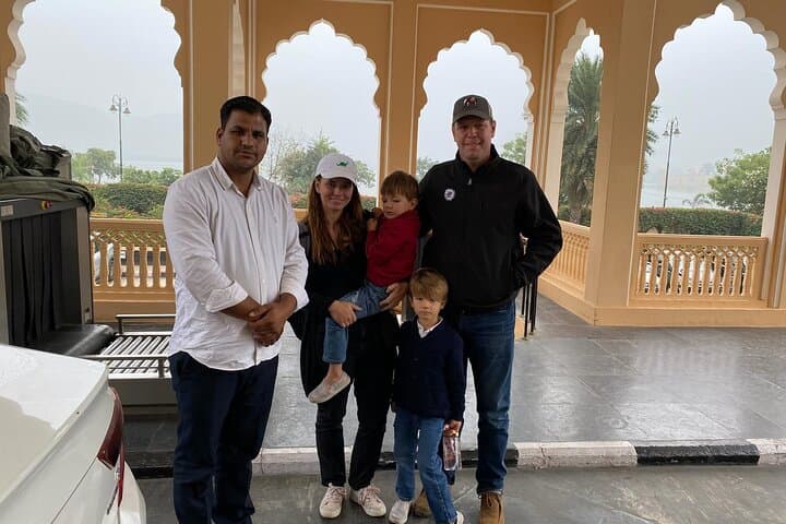 Private Transfer Jaipur to Delhi — Air‑Conditioned Car with Optional En‑Route Stops