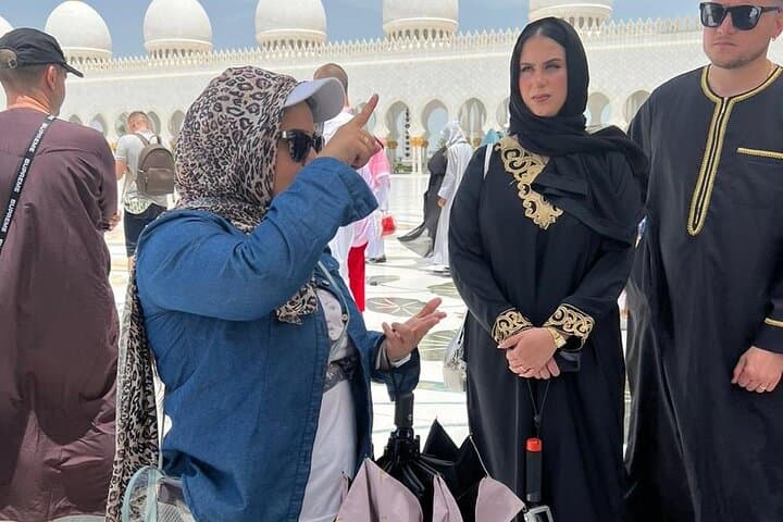 Dubai to Abu Dhabi: Sheikh Zayed Grand Mosque & Cultural Day Tour photo 4