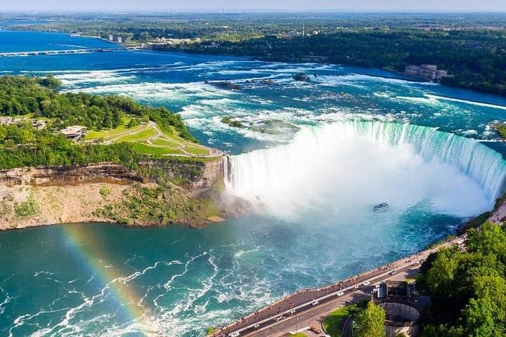 Niagara Falls to Toronto: 2-Day Falls, Wine, and City Sights Tour photo 2