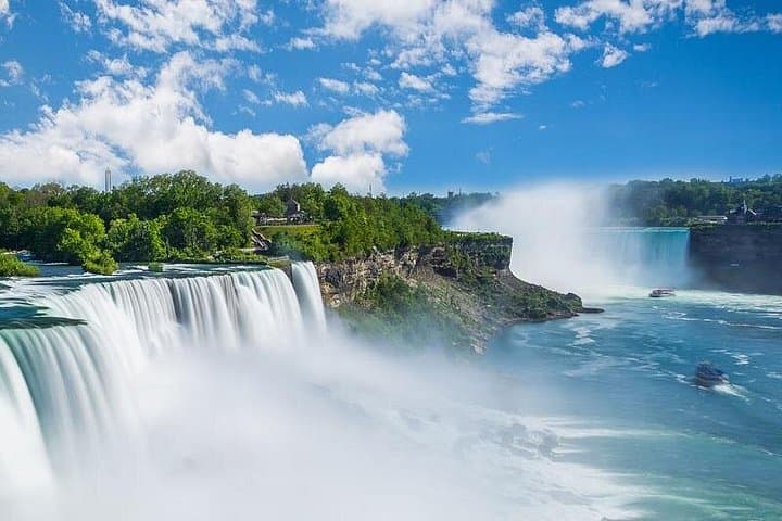Niagara Falls to Toronto: 2-Day Falls, Wine, and City Sights Tour photo 3