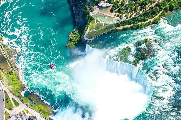 Niagara Falls to Toronto: 2-Day Falls, Wine, and City Sights Tour photo 4