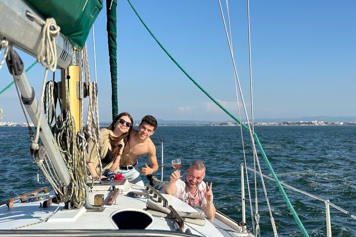 Private Lisbon Sailing Tour: 2-Hour Daytime, Sunset & Night Cruises on the Tagus