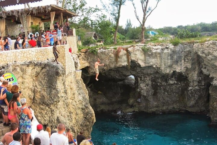 Unwind at Negril: A Jamaican Beach Escape photo 3