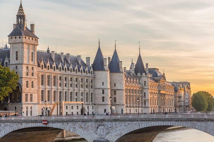 Full-Day Paris Highlights: Private Montmartre, Latin Quarter & Seine Cruise photo 2