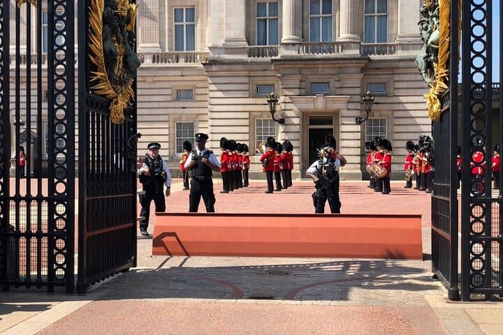 British Royalty Walking Tour: Changing of the Guard & Westminster Stroll photo 3