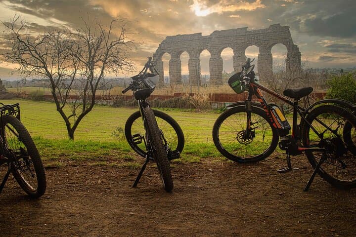 E‑Bike the Appian Way: Catacombs, Aqueducts & Lunch from Rome
