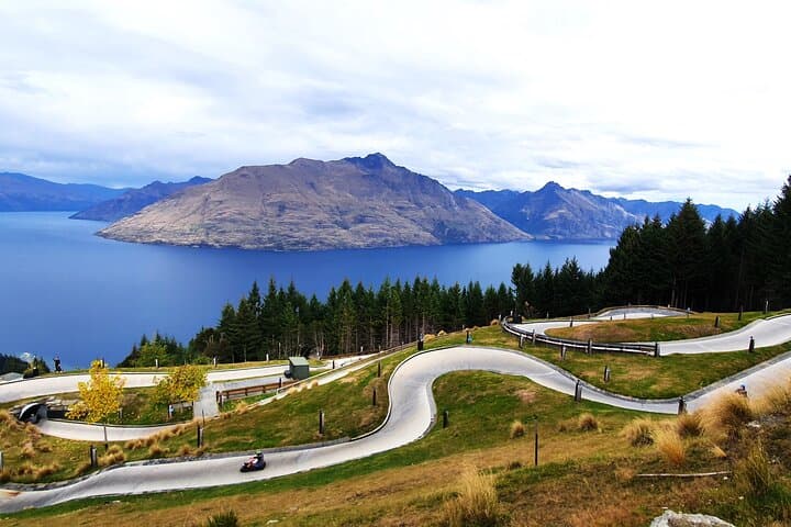 6-Day South Island Private Tour from Auckland — Milford Sound, Mt Cook & Queenstown