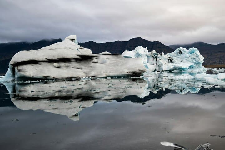 From Djupivogur to Jökulsárlón: Small-Group Glacier Lagoon Shore Excursion photo 3