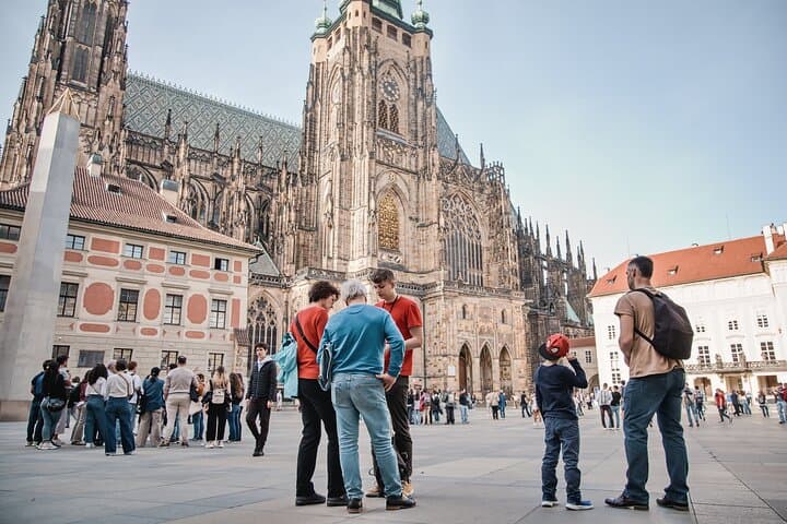 Prague Old Town and Castle River Cruise with Traditional Czech Lunch