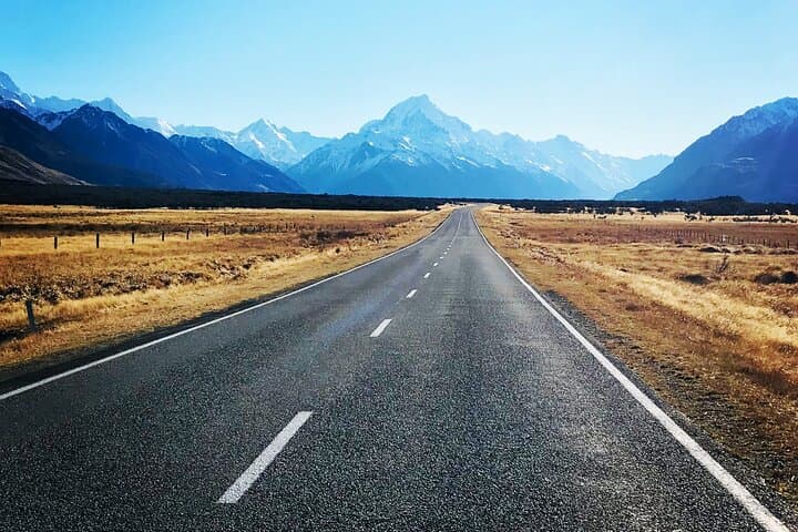Scenic Mt Cook to Lake Tekapo Small-Group Transfer via Lake Pukaki photo 5