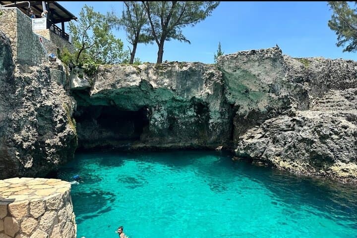 Rick's Cafe Negril: Cliff-Jumping, Sunset Views & Visitor Guide photo 2